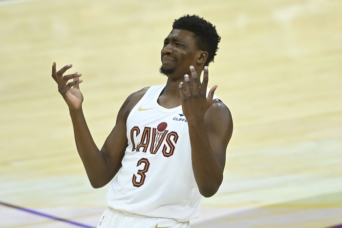 骑士替补阵容太好用了！施罗德主导，3配角辅助，二四节主导赢分|克利夫兰骑士队|丹尼斯-施罗德|丹尼斯·施罗德|NBA常规赛|底特律活塞队_新浪体育_新浪新闻