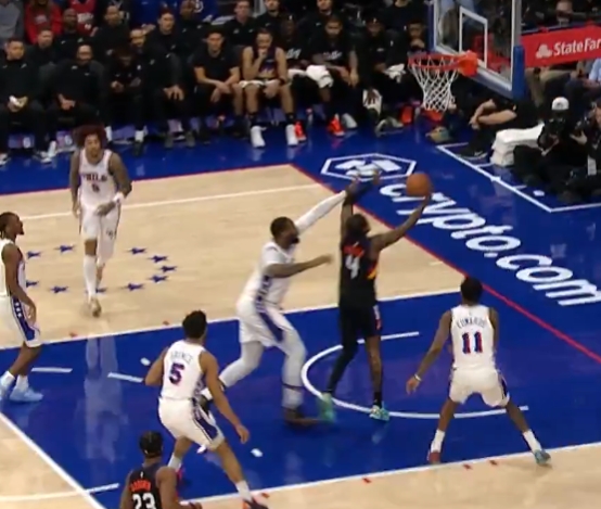 世界杯历史战绩-蝴蝶穿花！杰伦·格林绕掩护接球顺下 强攻打中复出后个人首球